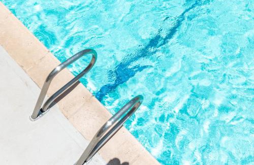 Waikiki Apartment | Chic and Upscale Waikiki Beach Ocean View with Parking