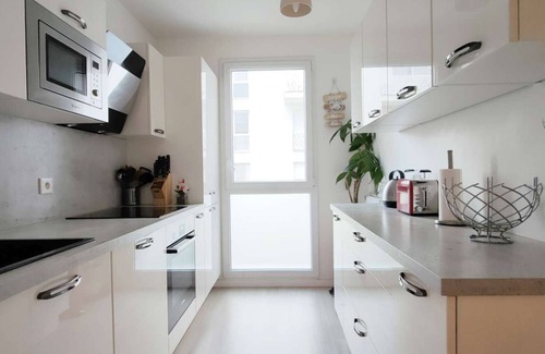 Epinay-sur-Seine Apartment | Chic apart with parking near Paris