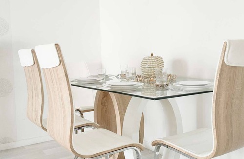 Epinay-sur-Seine Apartment | Chic apart with parking near Paris