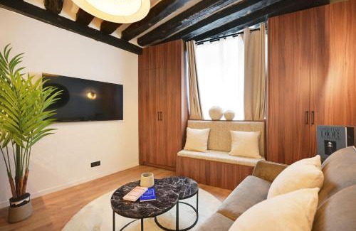 Enfants-Rouges Apartment | Chic apartment - 1BR-4P -AC- Marais-Vosges