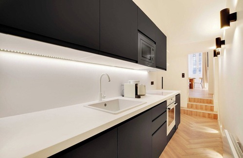 8th Arrondissement Apartment | Chic apartment - 2BR/6P - Parc Monceau
