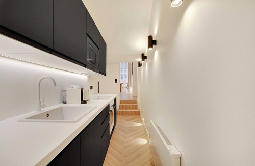 8th Arrondissement Apartment | Chic apartment - 2BR/6P - Parc Monceau
