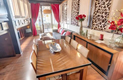 Central District Apartment | Chic Apartment Granada 60m² + Terr.