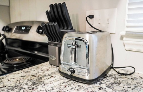 Durham Apartment | Chic Apartment Near Duke~Easy Access to Downtown & Dining Spots