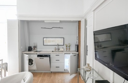 Faubourg-du-Roule Apartment | Chic apartment on the Champs-Élysées with AC