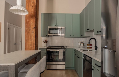 Northern Liberties Apartment | Chic Artisan Loft w/Stylish Design/The Sculptor