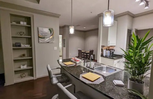 North Brookhaven Apartment | Chic Atlanta Oasis w/Gym + Pool Near Downtown