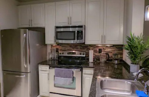 North Brookhaven Apartment | Chic Atlanta Oasis w/Gym + Pool Near Downtown