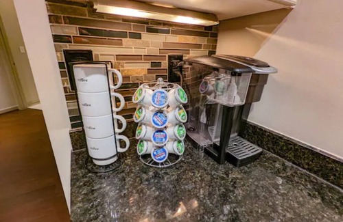 North Brookhaven Apartment | Chic Atlanta Oasis w/Gym + Pool Near Downtown