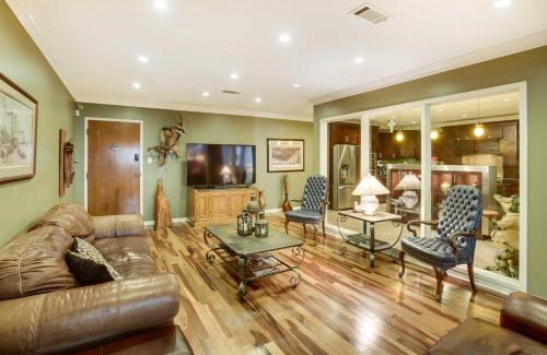 Historic Downtown Baton Rouge Apartment | Chic Baton Rouge Apt about 3 Miles to LSU Campus!