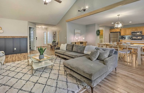Bella Vista Cottage | Chic Bella Vista Getaway: Bike the Back 40!