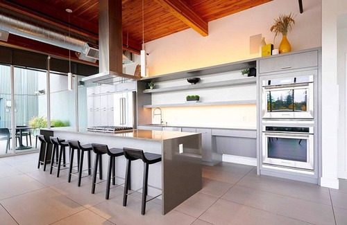 Wilburton Apartment | Chic Bellevue Studio w/ Gym & W/D, near Spring District, by Blueground