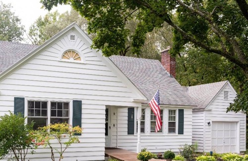 Williamstown House | Chic Berkshire doll!