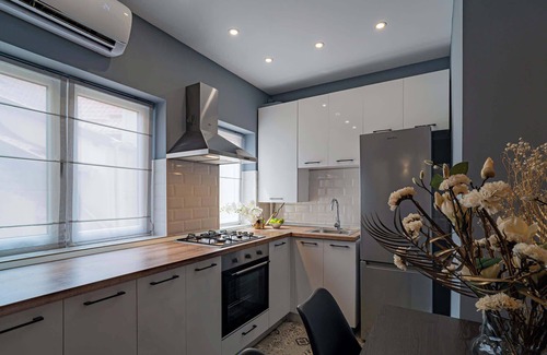Bucharest City-Centre Apartment | Chic Black & White 2BR Retreat on Dambovitei