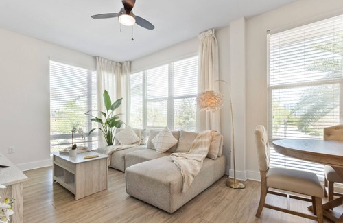 Carver City - Lincoln Gardens Apartment | Chic bnb near airport and mall