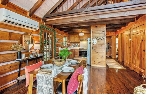 Walnut Mountain Cabin | Chic Boho Cabin in the Trees!