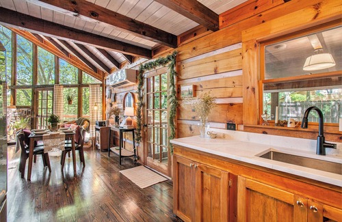 Walnut Mountain Cabin | Chic Boho Cabin in the Trees!