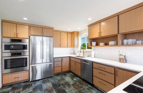 Greenwood House | Chic & Bright - AC, Parking