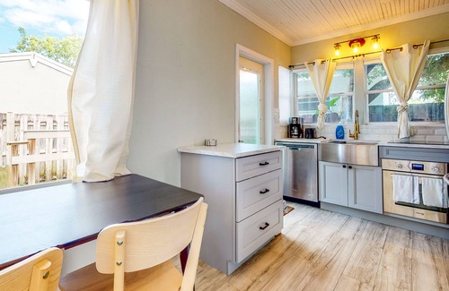 Sailboat Bend House | Chic bungalow in Historic District, near Los Olas & downtown - dog-friendly