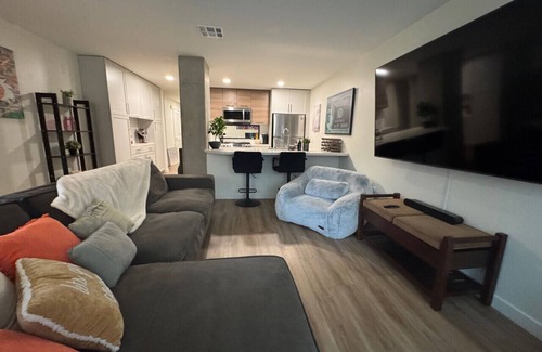 Downtown Sacramento Apartment | Chic Central City Suite