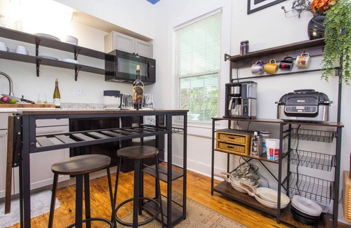 Old East Hill House | Chic & Central/Less than a 10-minute drive to Pensacola Beach!