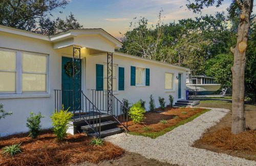 North Charleston House | Chic Charleston Home - Half Mile to Park Circle!
