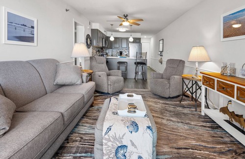 Crescent Beach Condo | Chic & charming 2 bedroom oceanfront condo w/amazing views & large pool!