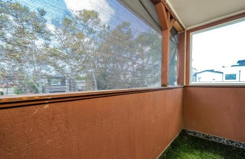 Melrose House | Chic Charming 2-Bedroom with office in the WeHo