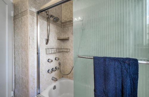 Melrose House | Chic Charming 2-Bedroom with office in the WeHo