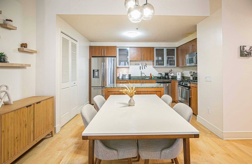 Rincon Hill Apartment | Chic City Getaway in the Heart of Urban Lansing - A Perfect Escape Awaits #41904