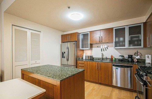 Rincon Hill Apartment | Chic City Getaway in the Heart of Urban Lansing - A Perfect Escape Awaits #41904