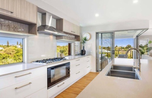 Sunrise Beach House | Chic Coastal Home on Orealla