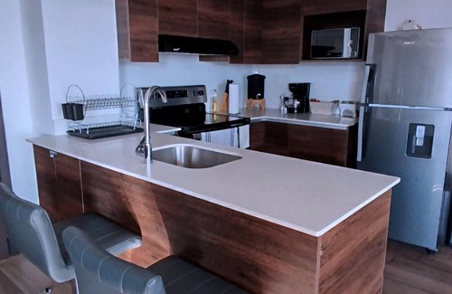 Zona 13 Apartment | CHIC & COMFORTABLE STAY – CLOSE TO AIRPORT