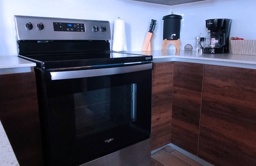 Zona 13 Apartment | CHIC & COMFORTABLE STAY – CLOSE TO AIRPORT