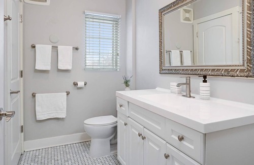 Lowry Hill East Condo | Chic condo 10/10 location!