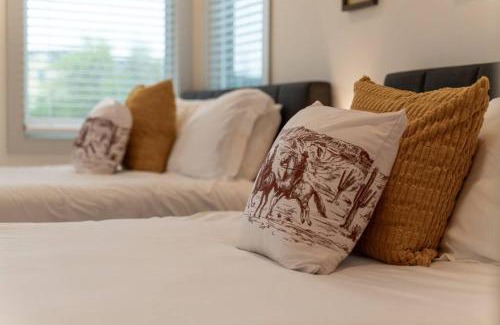 South Nashville Apartment | Chic Condo, 2mi to Downtown, Sleeps 8, by Geodis