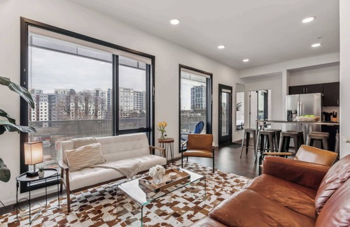 Eighth Avenue Condo | Chic Condo for 8 in Desirable Gulch Neighborhood!