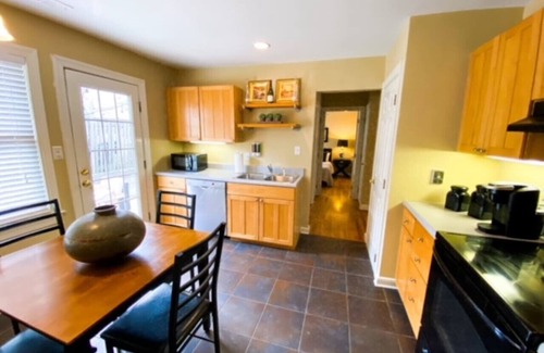 Historic Oakwood Condo | Chic Condo in Downtown Raleigh