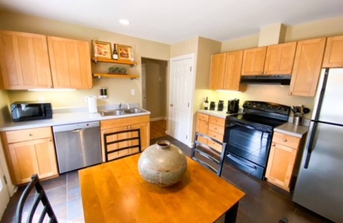 Historic Oakwood Condo | Chic Condo in Downtown Raleigh
