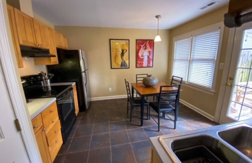 Historic Oakwood Condo | Chic Condo in Downtown Raleigh