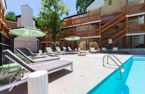 Garden Hills Apartment | Chic Condo Retreat in Central Buckhead Atlanta