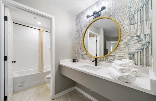 Garden Hills Apartment | Chic Condo Retreat in Central Buckhead Atlanta