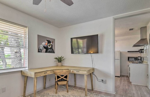 Ingleside Condo | Chic Condo w/ Screened Patio ~ 13 Mi to Beach
