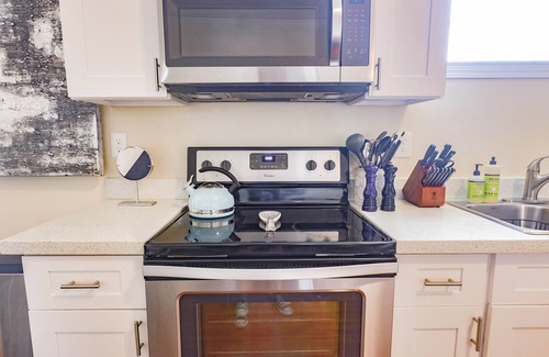 Milan Apartment | Chic Condo w Tranquil Backyard Patio 3br-2ba