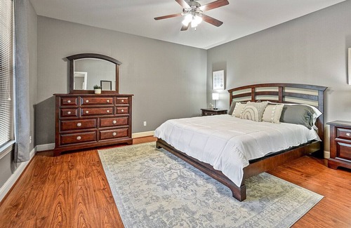 South Baton Rouge Condo | Chic Condo w/ Views +10min to LSU Stadium & Mall