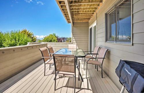 Coos Bay House | Chic Coos Bay Home with Pacific Ocean Views!