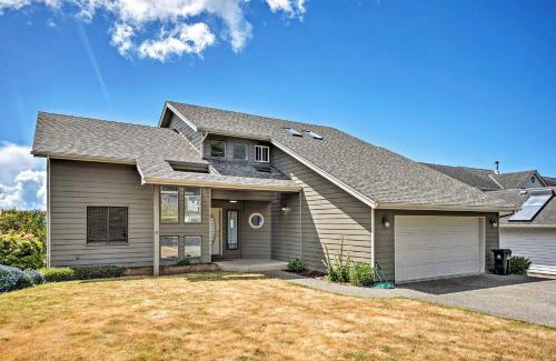 Coos Bay House | Chic Coos Bay Home with Pacific Ocean Views!