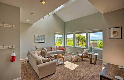 Coos Bay House | Chic Coos Bay Home with Pacific Ocean Views!