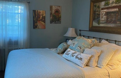 Highlands Hills House | Chic Cottage 1.7 miles to Downtown Highlands