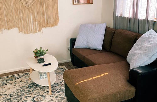 Medford Apartment | Chic & Cozy 1 bedroom guest-house in the heart of Medford